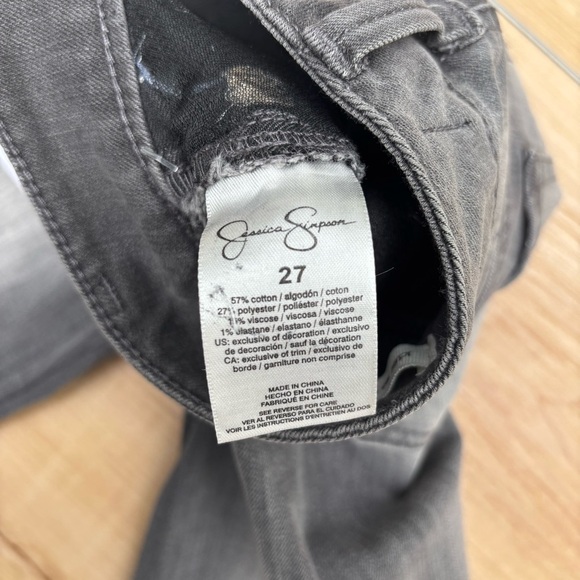 NWT Jessica Simpson Black/Grey Wash Skinny Jeans with Floral Embroidery Size 27 - Picture 5 of 8